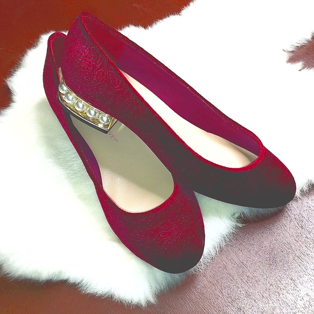 NWOT IsaaacMizrahi Live Deep Red Velvet Pearl Inlay Ballet Flats